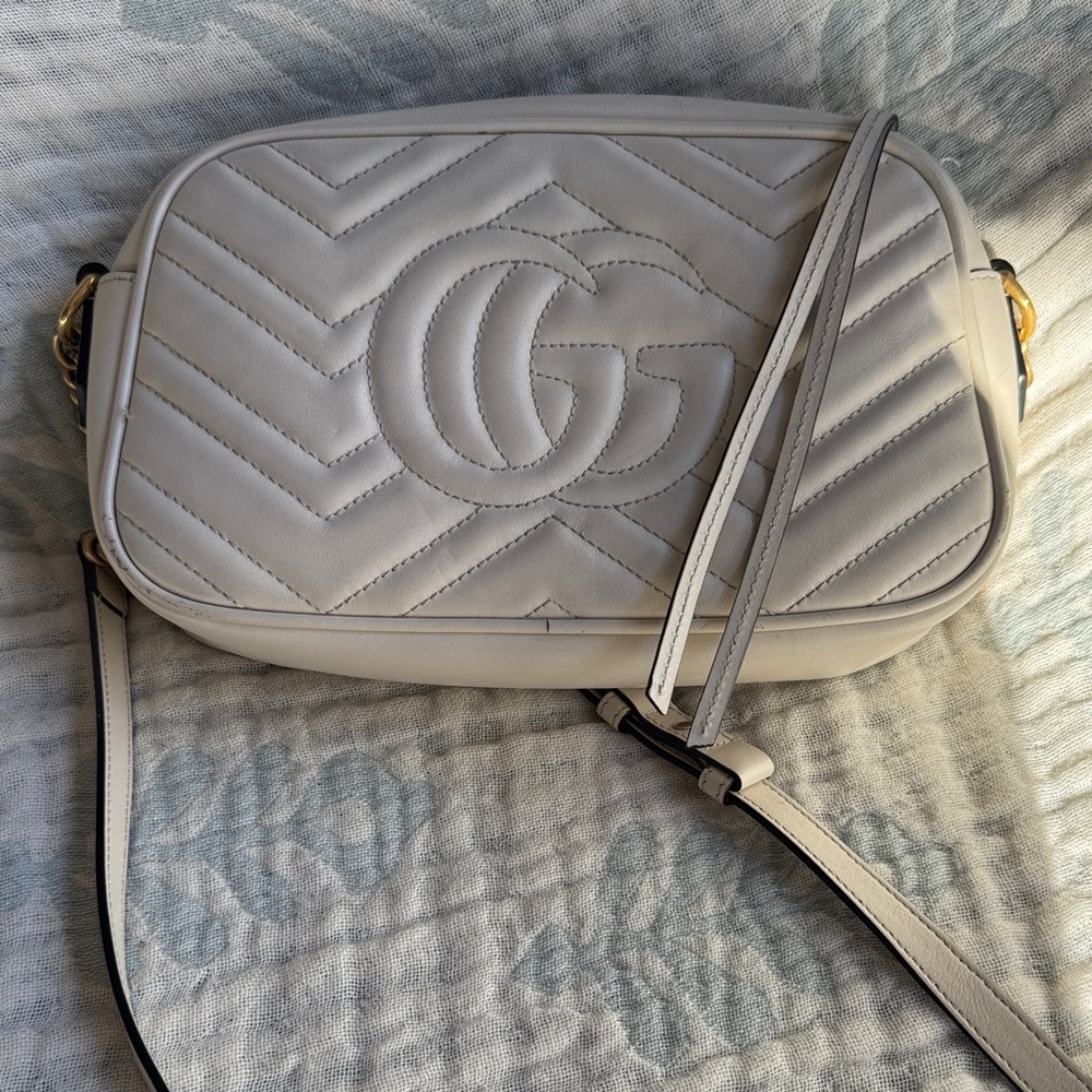 Gucci Beige Leather Crossbody with Gold Chain - Picture 5 of 14